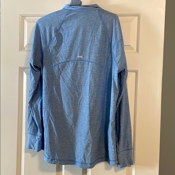 Long sleeve workout tee - Picture 2 of 3